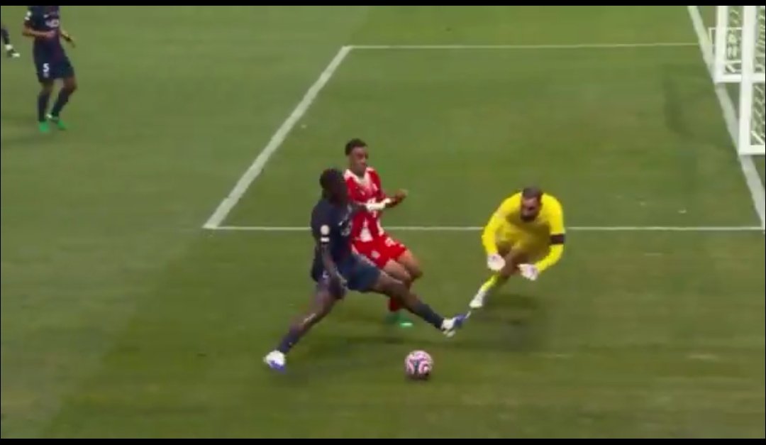 Pacho, seni suçlamıyorum da kontrol etsene be olum topu yazık oldu çocuğa