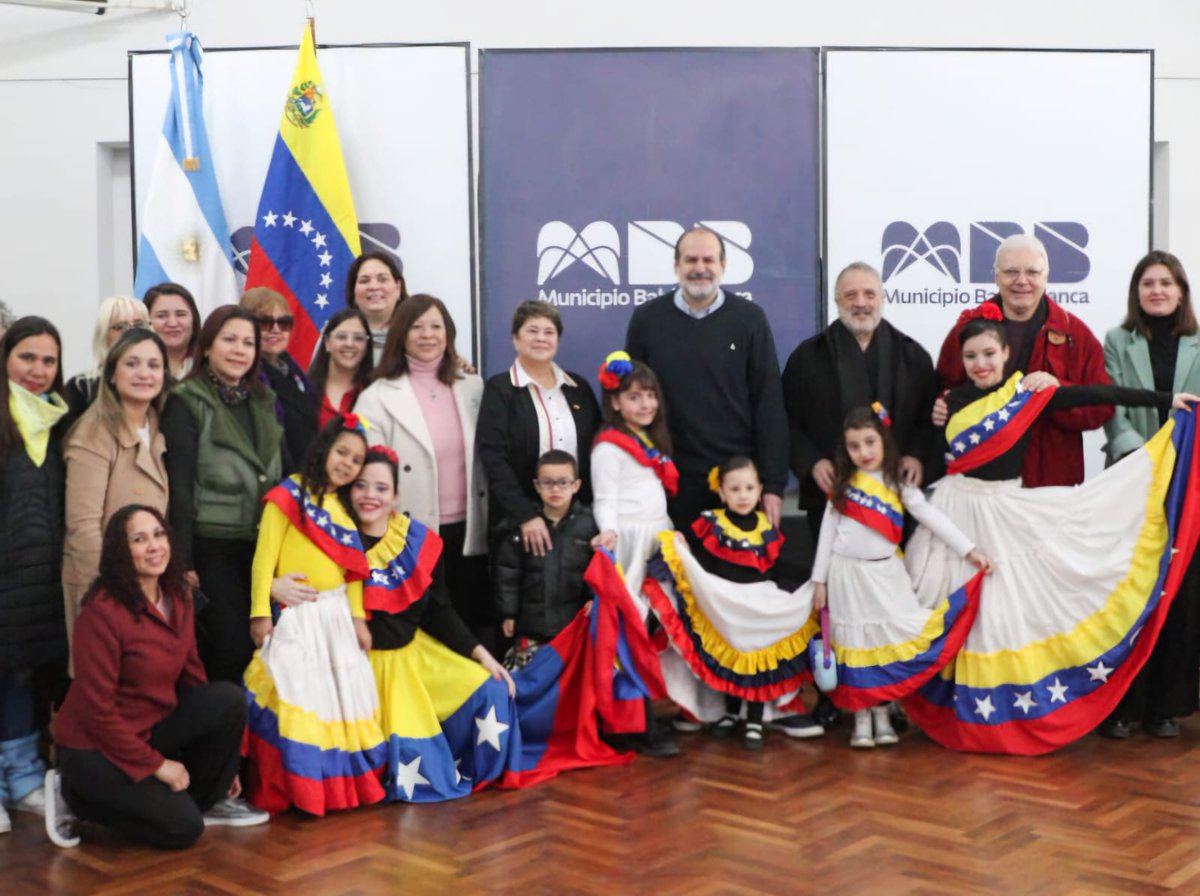 Acompañamos el emotivo acto por un nuevo aniversario de la Independencia de Venezuela.

Una comunidad numerosa, que se hizo parte de la ciudad y nos enriquece a diario con su solidaridad, su tradición y su cultura, y a la que acompañamos en sus desafíos y sus anhelos.

¡Feliz día