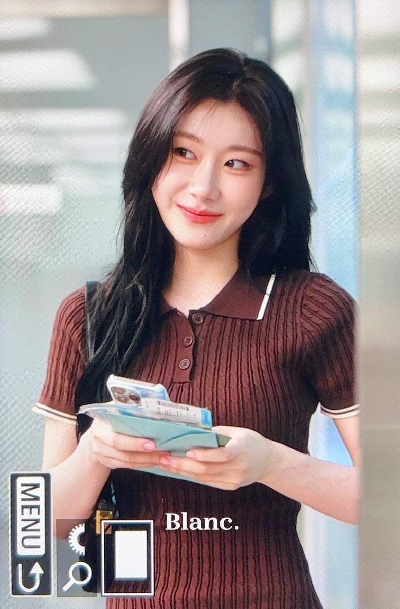 ITZY’s Chaeryeong stuns at the airport on her way to Hong Kong.