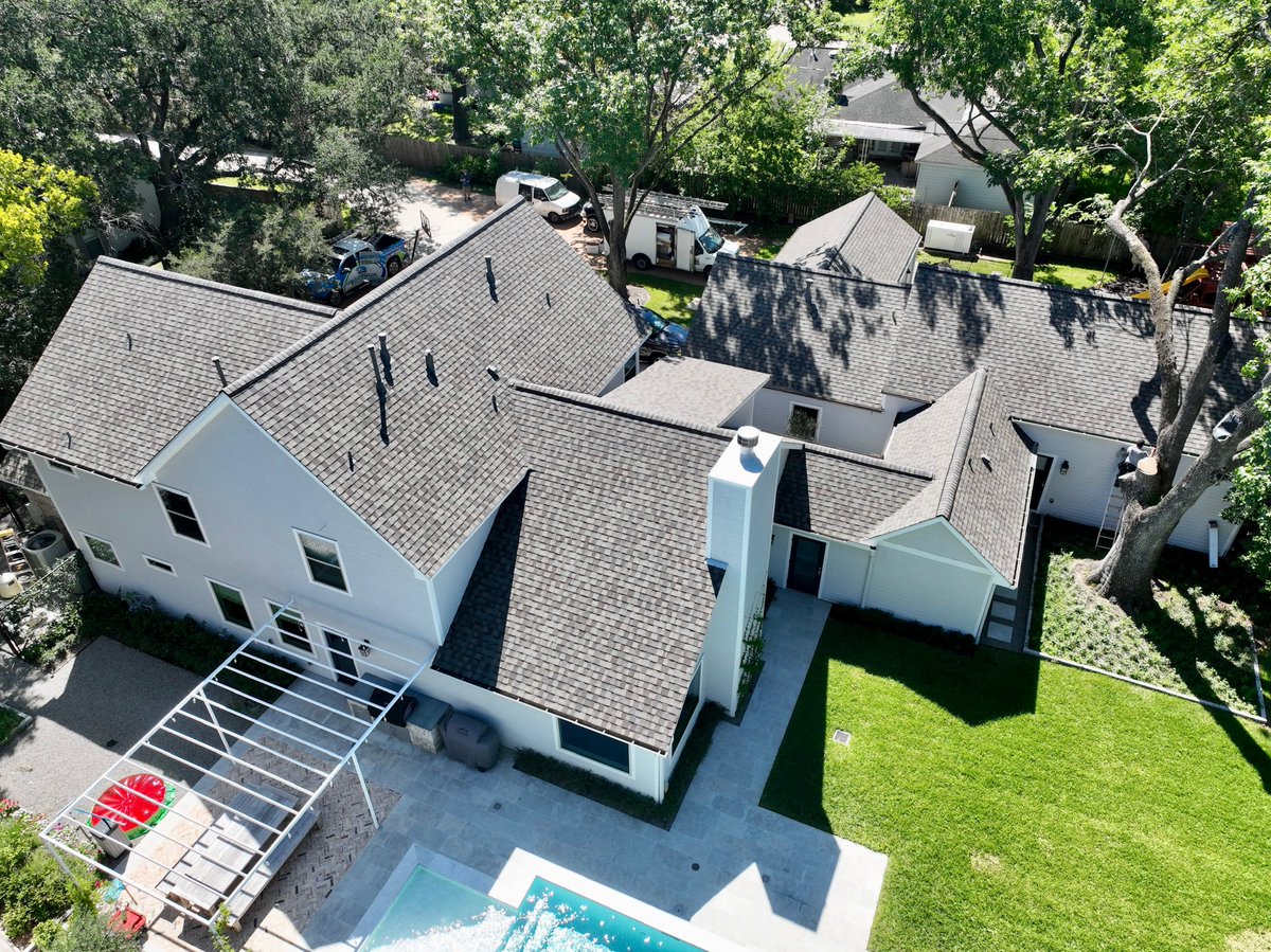 CraddockRoofing's tweet photo. Safeguard your home with Craddock Roofing! 🏠 We deliver premium roofing services, handling your home with utmost care. ✨ Need an upgrade? Our skilled team guarantees quality work. What's your next home project? 🤔 #HomeImprovement #RoofingExperts #CraddockRoofing #HomeUpgrade https://t.co/RaQJW4Wezs