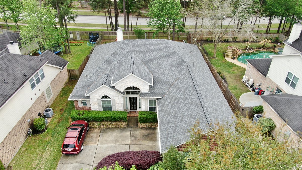 CraddockRoofing's tweet photo. Safeguard your home with Craddock Roofing! 🏠 We deliver premium roofing services, handling your home with utmost care. ✨ Need an upgrade? Our skilled team guarantees quality work. What's your next home project? 🤔 #HomeImprovement #RoofingExperts #CraddockRoofing #HomeUpgrade https://t.co/RaQJW4Wezs