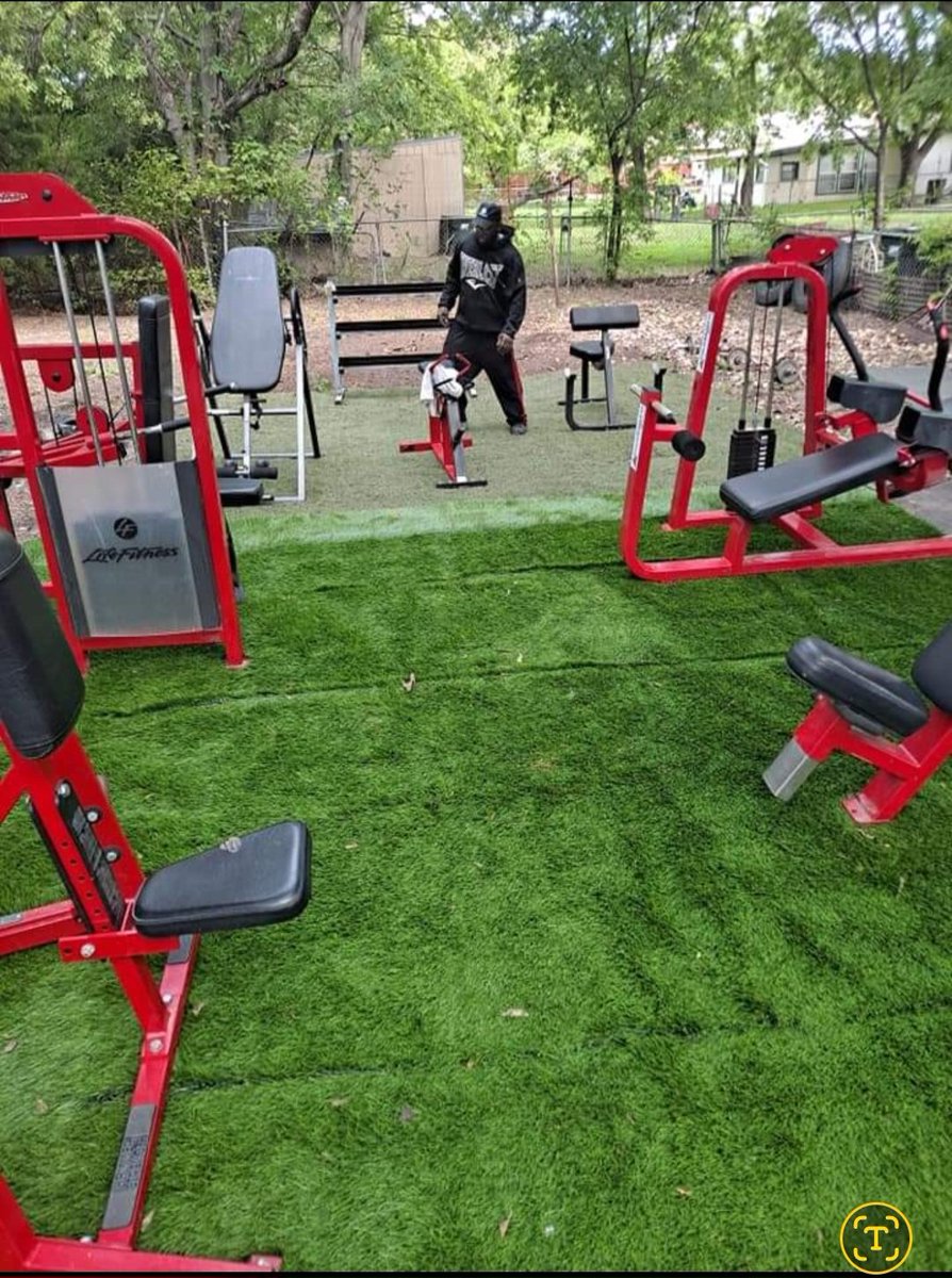 BraylonEdward10's tweet image. If you're in dfw tomorrow come workout with me... Middle school 12til 115 High school 130 til 245. Up for the challenge?