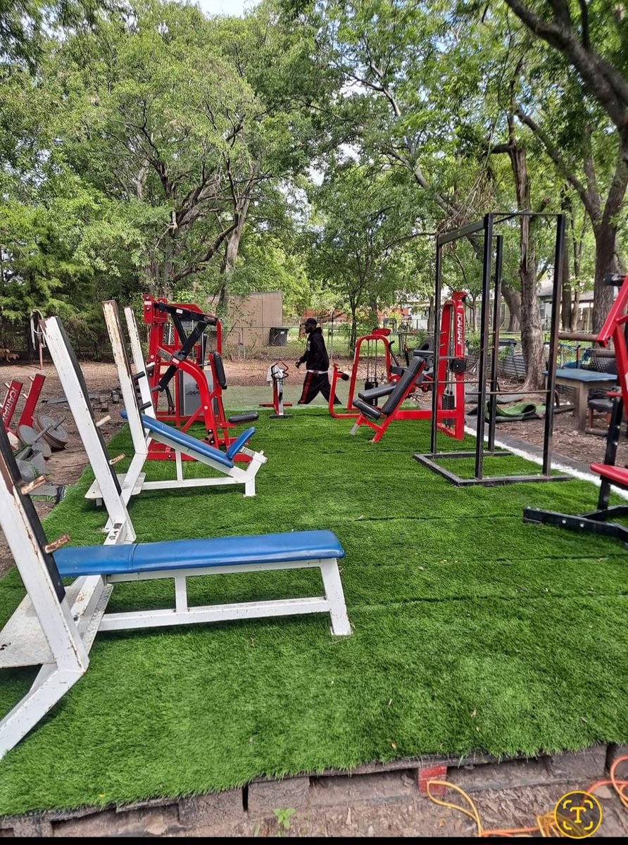 BraylonEdward10's tweet image. If you're in dfw tomorrow come workout with me... Middle school 12til 115 High school 130 til 245. Up for the challenge?