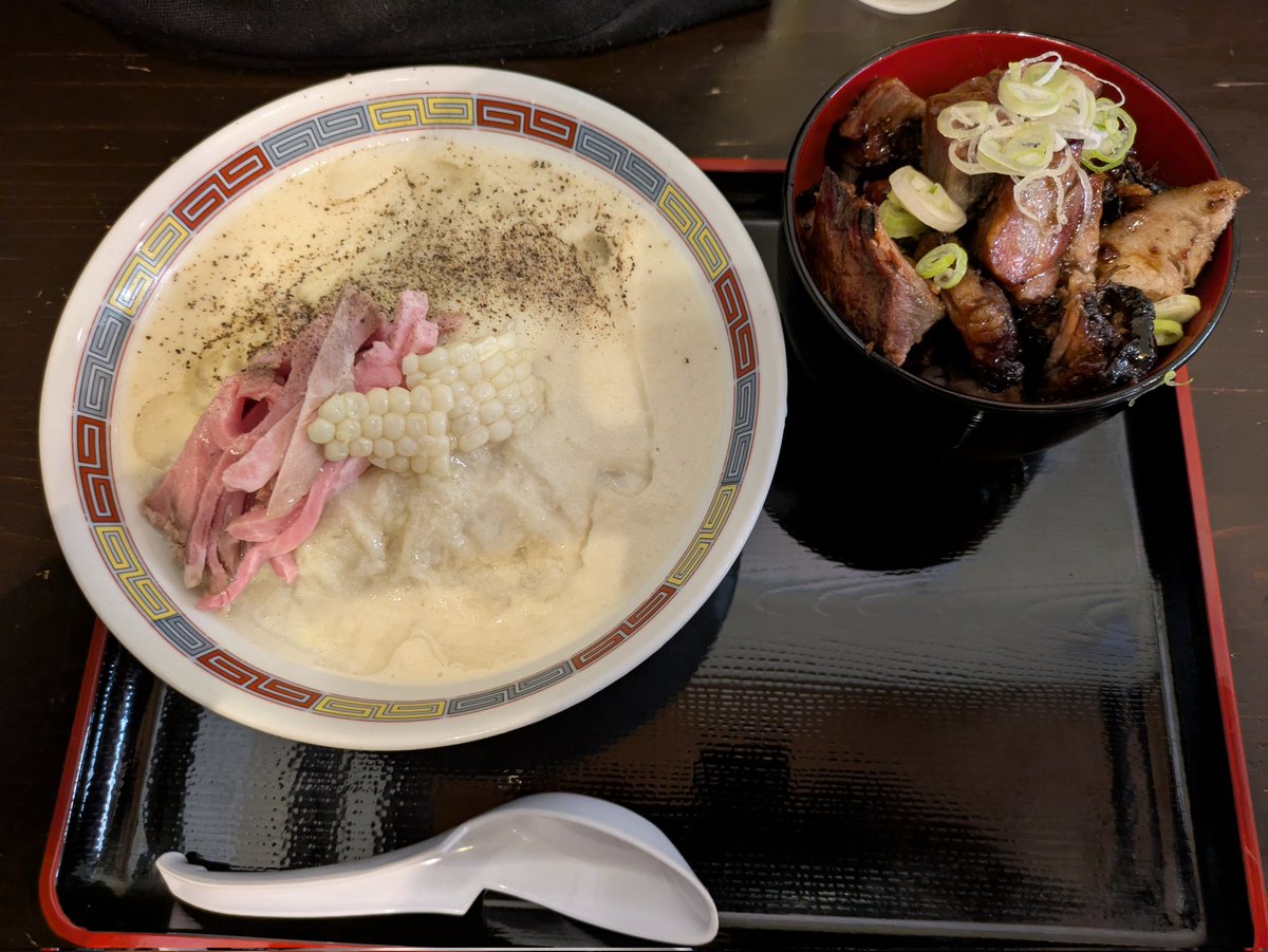 tangopaper's tweet image. 松屋製麺所さん🍜茨城県つくば市
限定『とうきびの冷やがけ』
苅部農園さんのクリスピーホワイト。今年の甘さ半端ない。去年は頑張って甘くなったとうきびの印象だけど、今年は甘さが当然のうえに旨みも凝縮してるとうきび。
追いごはんすらせず飲み干しました。最高に幸せ☺️
#ramen_cp
#松屋製麺所