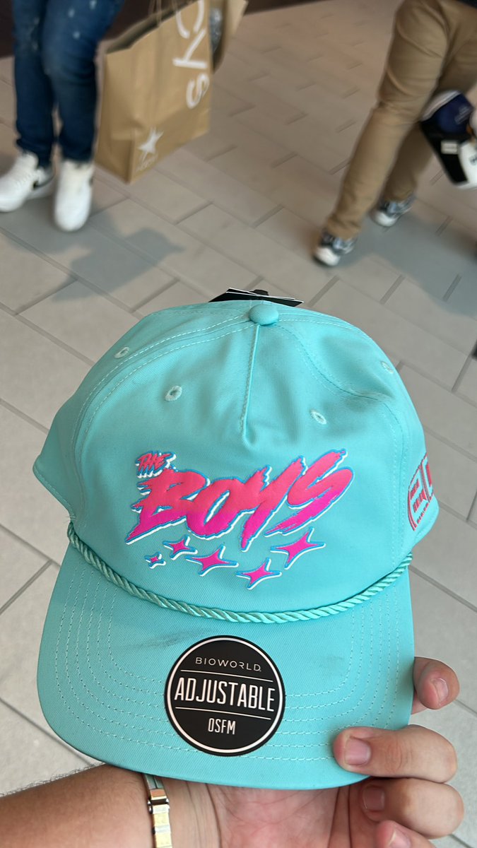 Univailible_'s tweet photo. @yeptheboys just got this at Spencer’s https://t.co/DlhwRurmiK