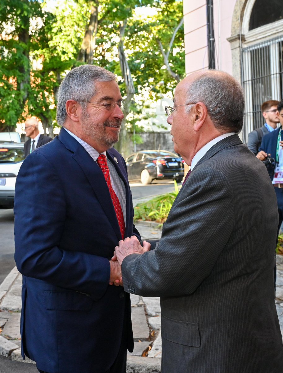 O Ministro Mauro Vieira recebeu, no Rio de Janeiro, o chanceler mexicano Juan Ramón de la Fuente. Trataram da próxima visita do VPR Geraldo Alckmin ao México, acompanhado de comitiva empresarial.