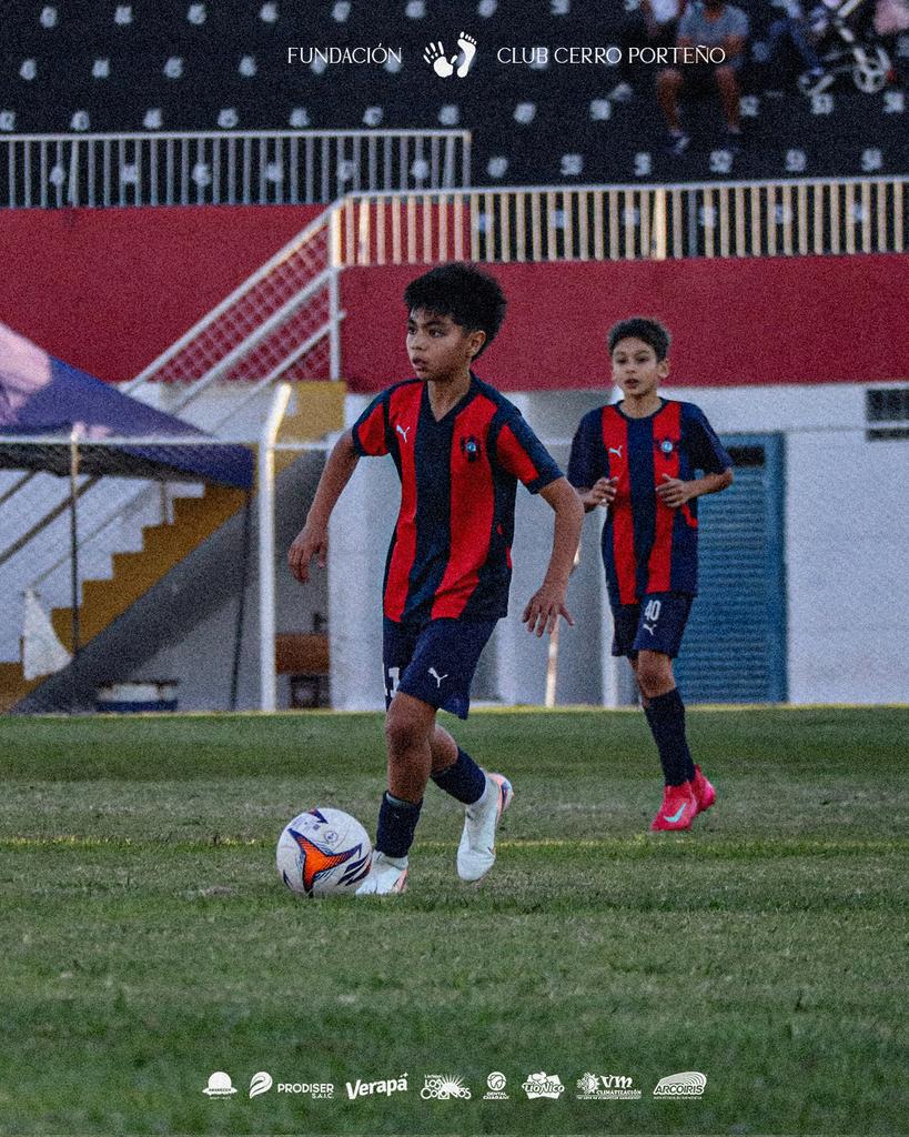 FCCPoficial's tweet photo. 📌 2014: Cerro Porteño Rojo 7-0 Assis-SP

💪🏼 ¡Firmes y unidos por el objetivo! ¡Vamos cicloncitos! 🌪️

#FundaciónCCP🔵🔴 https://t.co/DF4kLX8W4v