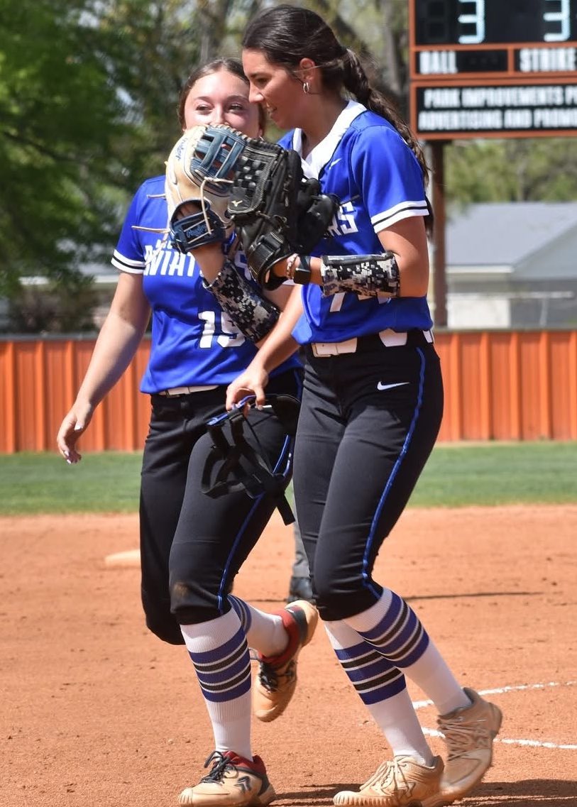 🤫Pssst... they're not talking strategy.  They are planning our prospect camp with Ouachita Baptist Softball  this TUESDAY!!  You still have time to join us!  

Register Here:  register.ryzer.com/camp.cfm?id=30…

#asunaviators #softballcamp