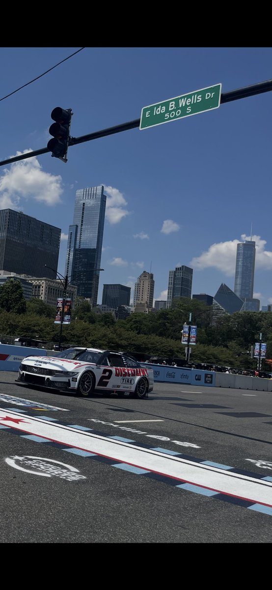 UnoQuatro14's tweet photo. Went to Chicago today. Tried photography for the first time. Thanks @NASCAR https://t.co/vqOYni0ktN