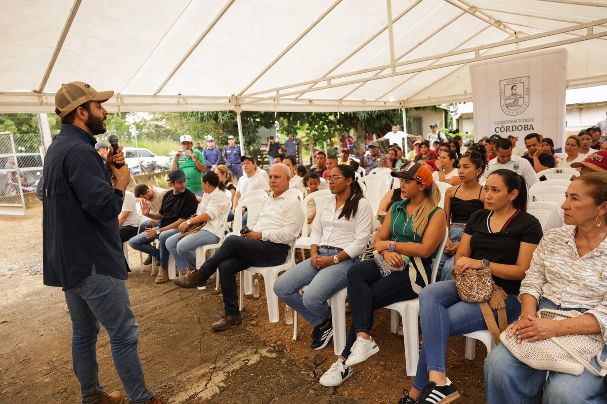 ¡Seguimos entregando obras que dignifican la vida de la gente!

En nuestra segunda parada en el San Jorge, entregamos la vía entre la Granjita y Loma de Piedra, beneficiando comunidades de Pueblo Nuevo y Planeta Rica.

Ya nuestros niños pueden ir al colegio sin ensuciarse los