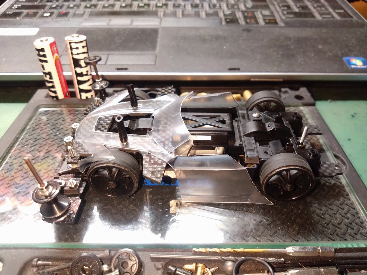 9999Technology's tweet image. 朝はルーター使えないから、全然進まない。シャーシはまた作り直ししなければならない!
装備はまだだけど、現ライキリとの違いは、ボディカット、AT+スラダン、タイヤ23.5mm、リアブレーキ固定式、キャッチャーダンパーは水平又は垂れ下げスタイル、という感じ!