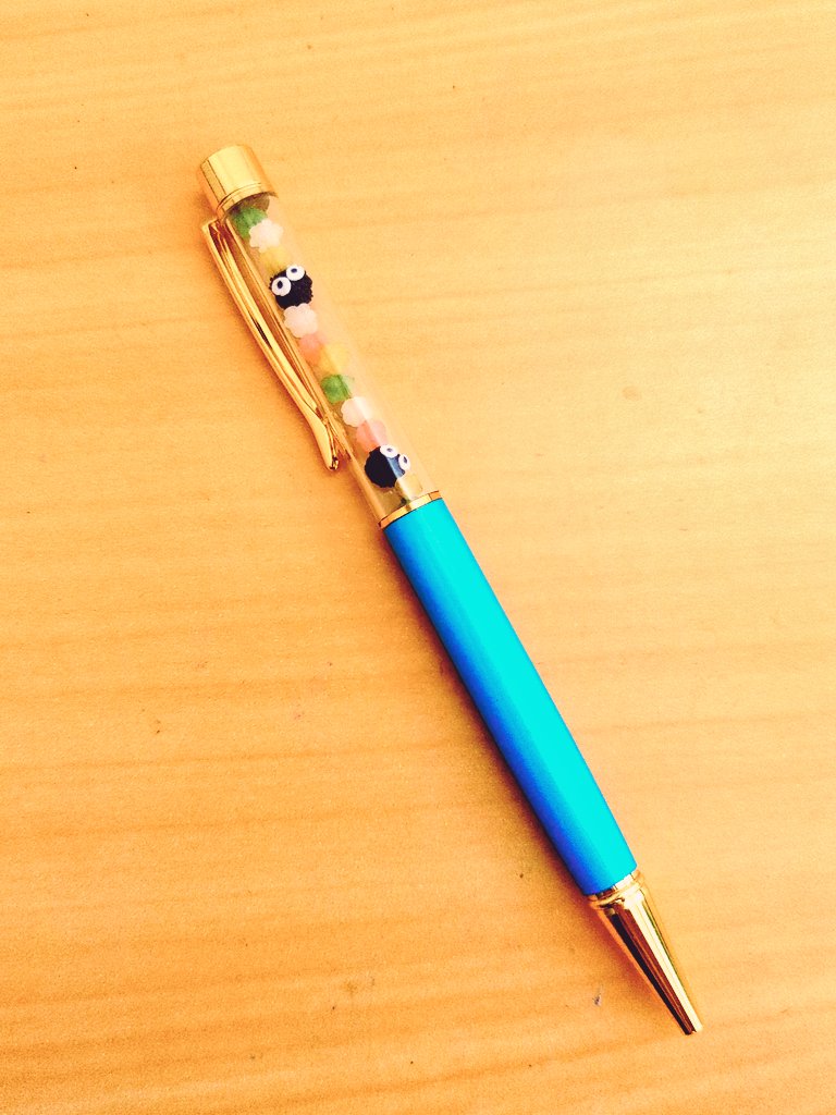 drop2861's tweet photo. ススワタリのボールペン作ってみた
 #粘土  #千と千尋の神隠し https://t.co/R8voPGC0Na