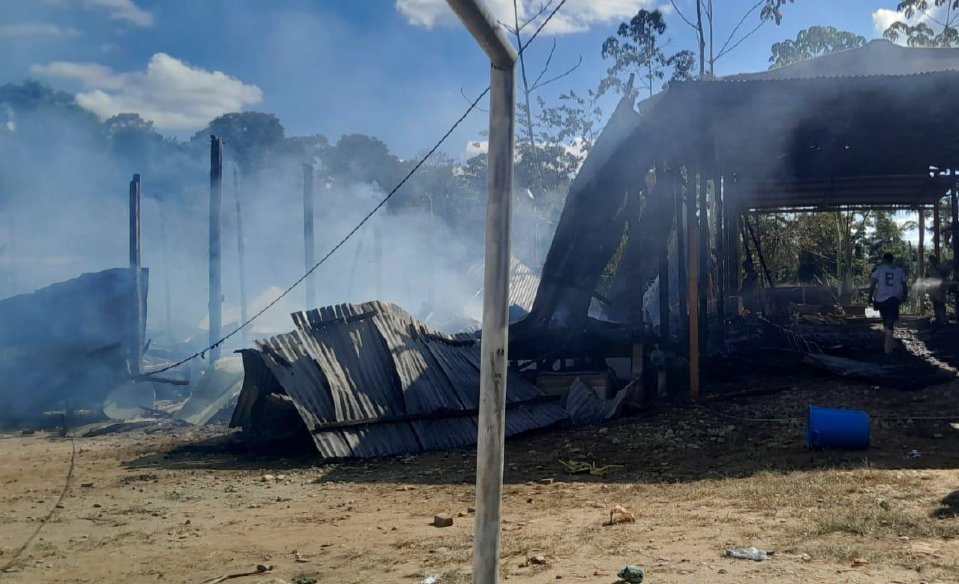 COENPeru's tweet photo. 📢 Madre de Dios: esta tarde, #IncendioUrbano causó daños a viviendas ubicadas a la altura del km 116 de la Carretera Interoceánica Sur (tramo Puerto Maldonado-Cusco), distrito #Inambari, provincia Tambopata. Gobierno local y #GORE coordinan #BAH para las personas damnificadas. https://t.co/TNBdbDEFtJ