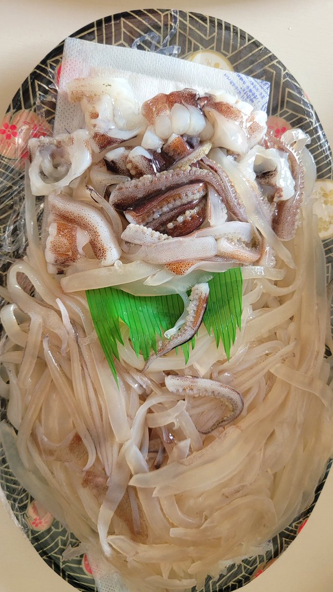 요즘 오징어 맛 좋네요.

1마리 8천냥,,, 가격도 굿