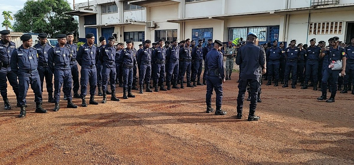 UNPOL MINUSCA (@unpol_rca) on Twitter photo Ce jour 05/07,à #Bangui, le Coordonnateur des FPU de l’<a href="/UNPOL/">United Nations Police</a> #MINUSCA a souhaité la bienvenue à la 11 rotation l’Unité de Police Constituée🇨🇬. Elle est constituée de 180 personnels dont 25 femmes& sera déployée dans les prochains jours à #Bambari🇨🇫 dans la Ouaka,région de KAGA. Ce jour 05/07,à #Bangui, le Coordonnateur des FPU de l’<a href="/UNPOL/">United Nations Police</a> #MINUSCA a souhaité la bienvenue à la 11 rotation l’Unité de Police Constituée🇨🇬. Elle est constituée de 180 personnels dont 25 femmes& sera déployée dans les prochains jours à #Bambari🇨🇫 dans la Ouaka,région de KAGA.