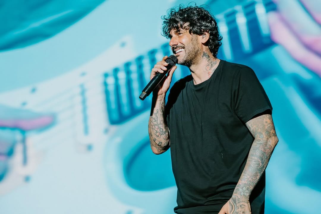 portAmerica's tweet photo. Confirmamos que estamos todos sen voz? Irremediábel con @melendioficial

 📍Escenario Xacobeo

#PortAmerica #RíasBaixasFest @depo_es @turismoriasbaixas #ConcertosdoXacobeo" https://t.co/xTnegh8L5K