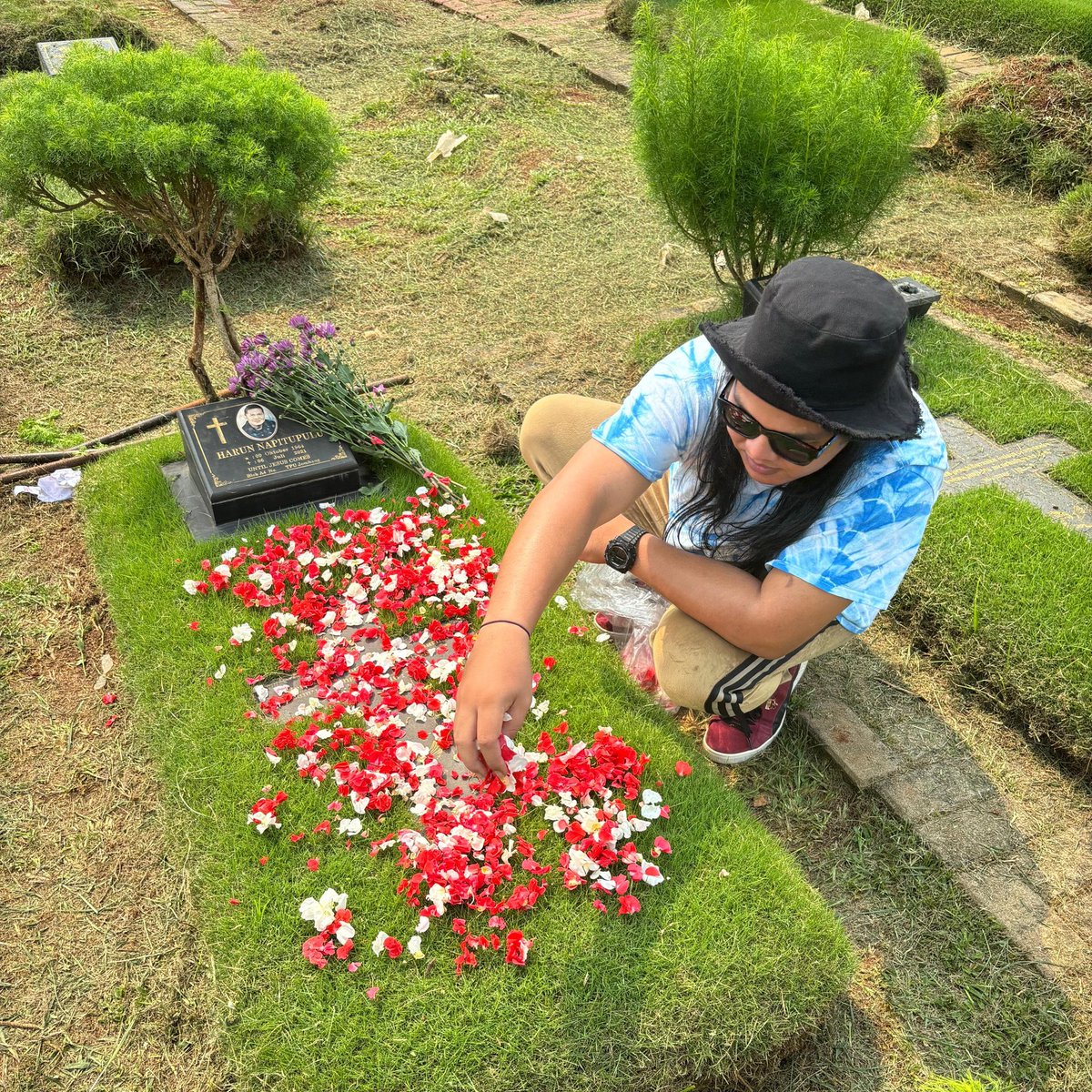 iborgass's tweet photo. tepat hari ini empat tahun yang lalu, 6 juli 2021.
virvs brengs*k yang sempat melumpuhkan peradaban itu juga memaksa saya menyandarkan harapan bertemu seorang pria yang dengan gagah menumpahkan spermanya ke rahim ibu saya.
salam rindu, Pa 🌻 https://t.co/uxVOR5P92S
