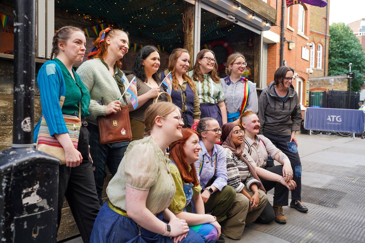 luciatonacci's tweet image. So... This happened tonight.
Thank you for everything, Buttons. And thank you to this wonderful extended chosen family we built at the Ambassadors.
Mrs Bennett/Keynvor, over and out🩵