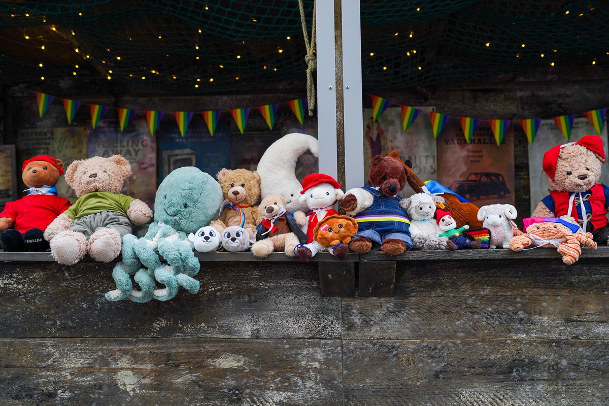 luciatonacci's tweet image. So... This happened tonight.
Thank you for everything, Buttons. And thank you to this wonderful extended chosen family we built at the Ambassadors.
Mrs Bennett/Keynvor, over and out🩵