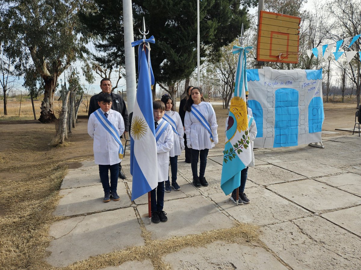 🇦🇷𝟵 𝙙𝙚 𝙅𝙪𝙡𝙞𝙤 𝘿𝙄𝘼 𝘿𝙀 𝙇𝘼 𝙄𝙉𝘿𝙀𝙋𝙀𝙉𝘿𝙀𝙉𝘾𝙄𝘼 
🏫Compartimos el  acto realizado por la Escuela 1-465 " Dr. Eduardo Jenner" de la Dormida.
Además  entregamos un reconocimiento legislativo por su proyecto educativo "𝘾𝙧𝙚𝙖𝙩𝙞𝙫𝙤𝙨 𝘿𝙞𝙜𝙞𝙩𝙖𝙡𝙚𝙨". 👏👏👏l