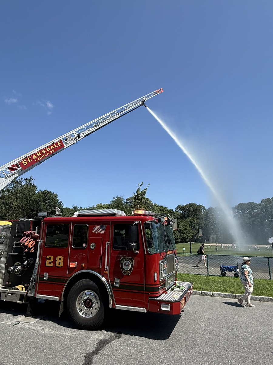There is nothing like celebrating Independence Day with the Scarsdale Greenacres community. This annual event brings neighbors together to share in some fun and tasty food. 

Thank you to the Greenacres Neighborhood Association and the volunteers who go above and beyond to make
