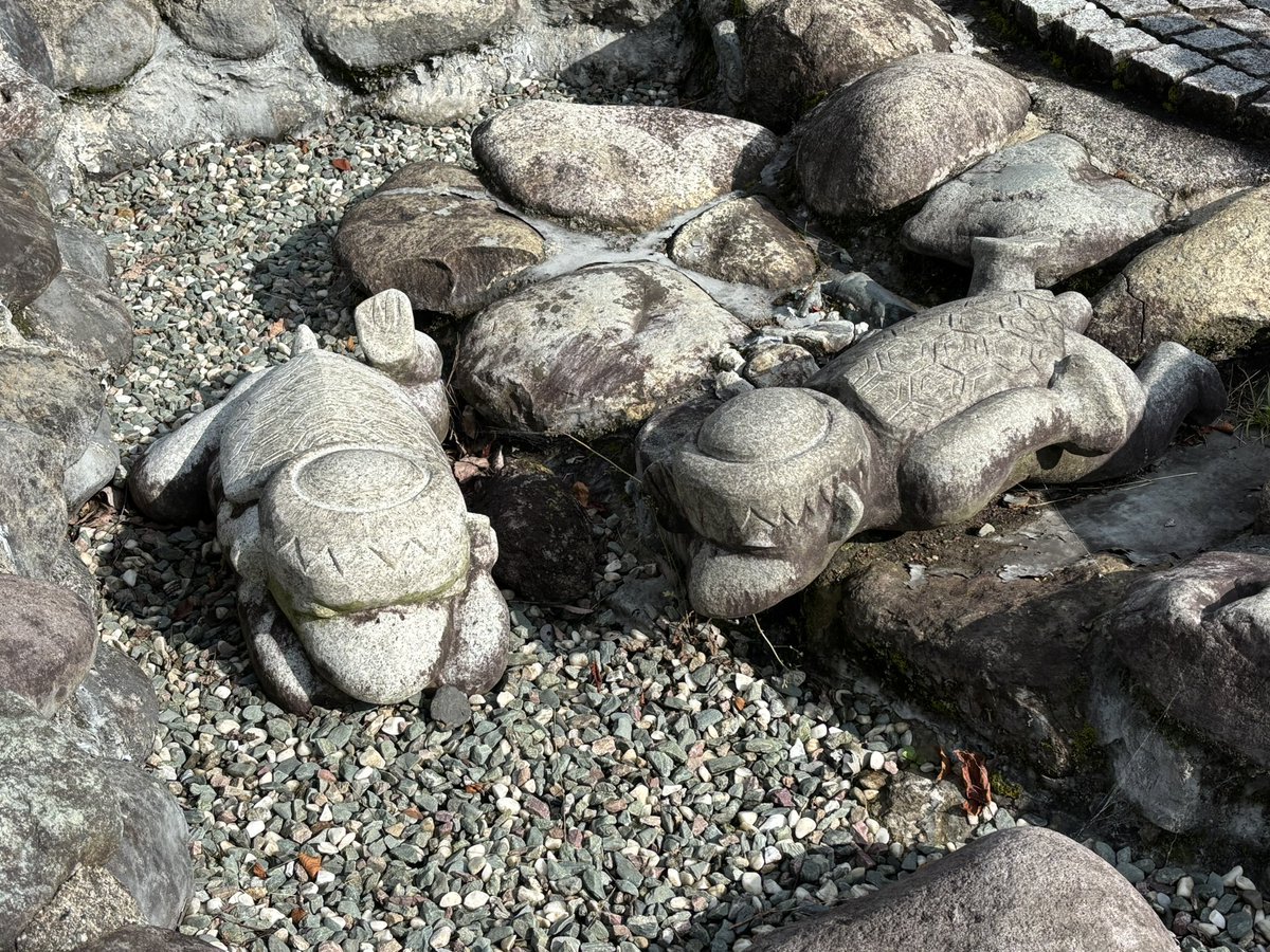 sarugakyo_ryo93's tweet photo. 令和七年七月六日（日）　久々の投稿です。写真は猿ヶ京温泉の北方カッパ公園にある河童地蔵家族の石像です🗿。
今月22日13時から河童地蔵祈願会で御祈祷を行います。
#猿ヶ京温泉　#赤谷の川面さやけし学童の語り部語る河童のくすり https://t.co/J34jF9kheh