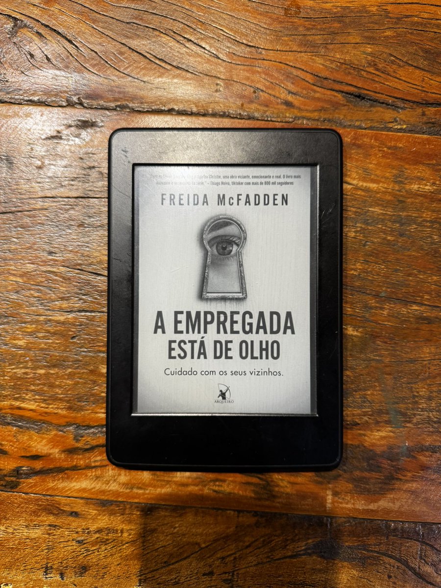 belabragap's tweet photo. A Empregada Está de Olho, de Freida McFadden 
Nota: 3/5 https://t.co/Etbfr4CQOE
