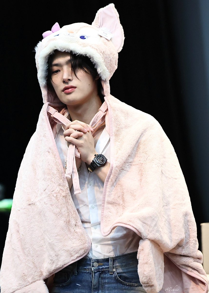 𝐂𝐡𝐢 tweet media