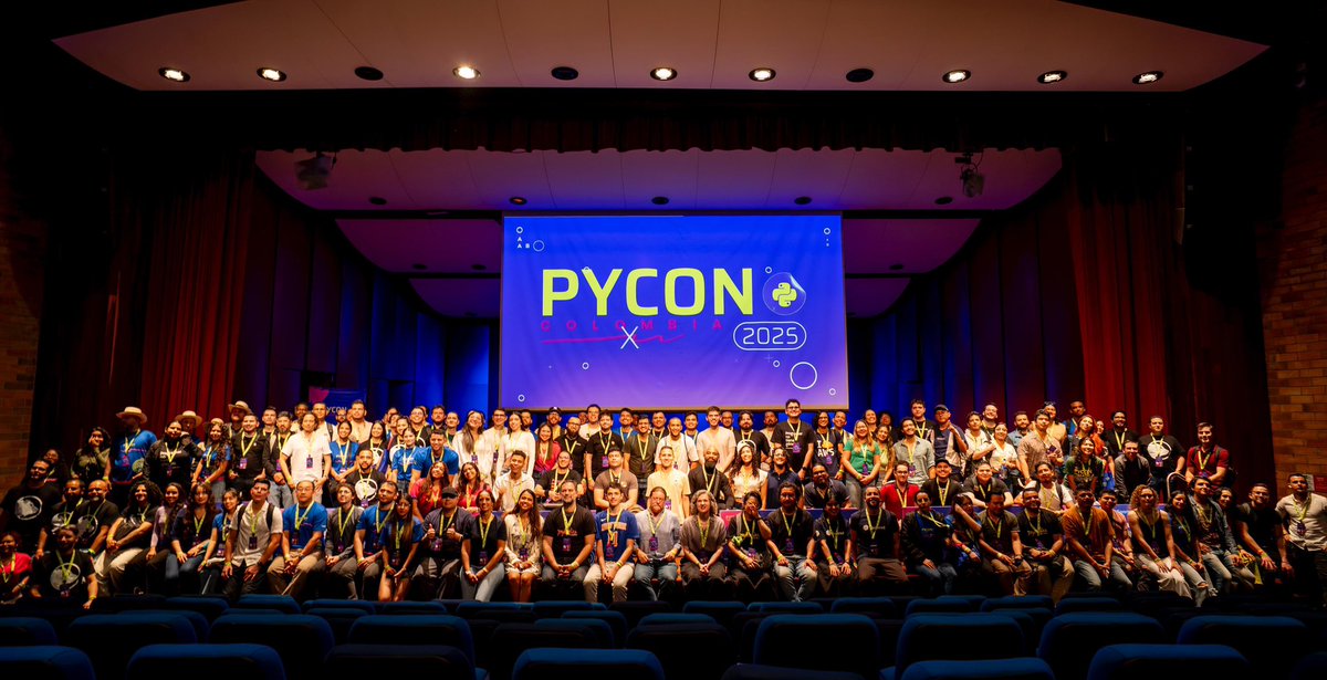 pyconcolombia's tweet image. Day 2 of PyCon Colombia 2025 comes to a close 🐍💻
Today was full of learning, shared experiences, and meaningful conversations that continue to strengthen this community.
Thank you to everyone who was part of this day.
#PyCon #PythonLive #PyConColombia #PythonCommunity