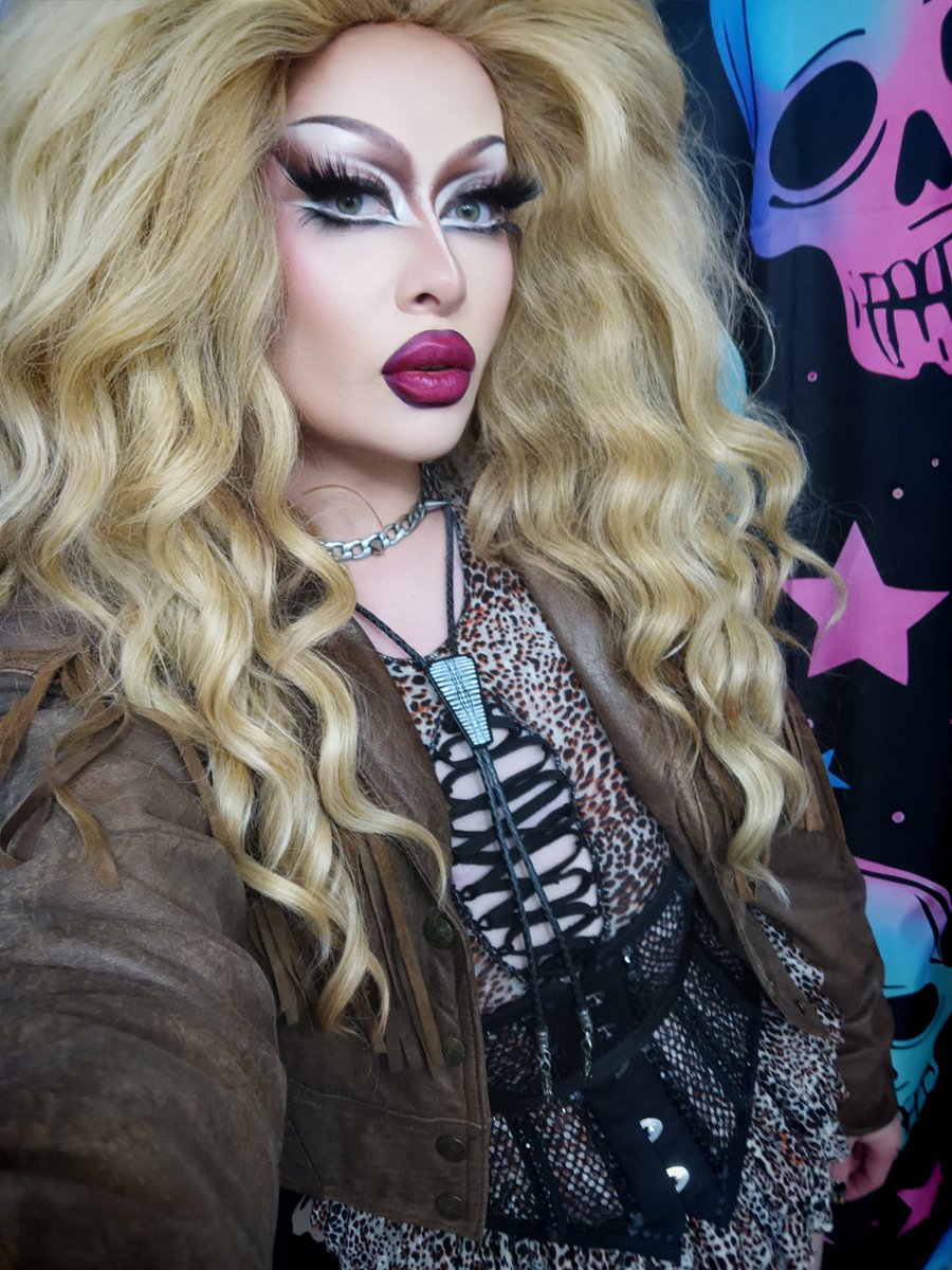 Feeling pretty cutesy, feeling pretty y'allternative 🤠🖤