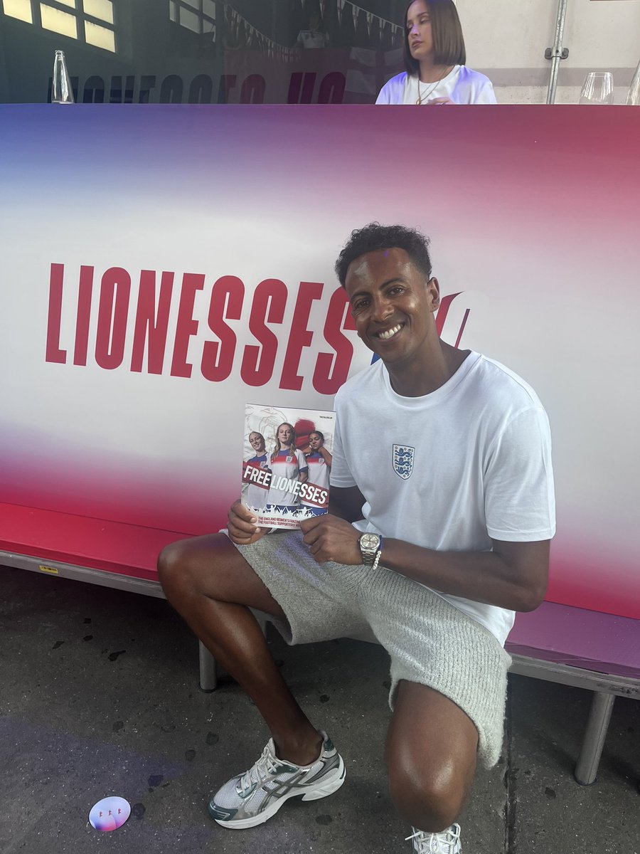 What more could you want in a picture …

Free Lionesses supporters guide and the legend that is <a href="/kylewalker115/">Kyle Walker</a> ☺️