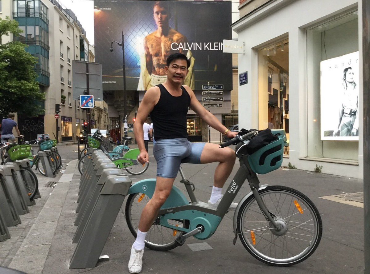 พี่รังสรรค์ขี่จักรยานในปารีสเห็นดุ้นควยชัดมาก