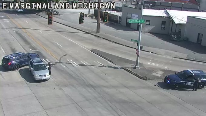 Va chạm ở E Rarginal Way S và S Michigan St Chặn
