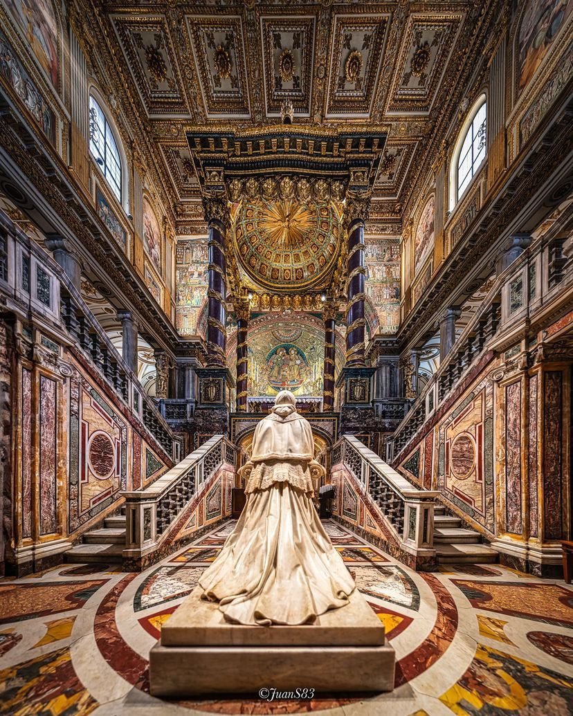 aassibarreto's tweet photo. A maioria das pessoas visita Roma pelo Coliseu ou pelo Vaticano.

Mas Roma é uma cidade de catedrais.

E essas 18 igrejas não são apenas locais de culto, são onde arquitetura, poder e beleza se uniram para moldar a civilização ocidental.

Você não vai acreditar nos números 3 e 4. 🧵