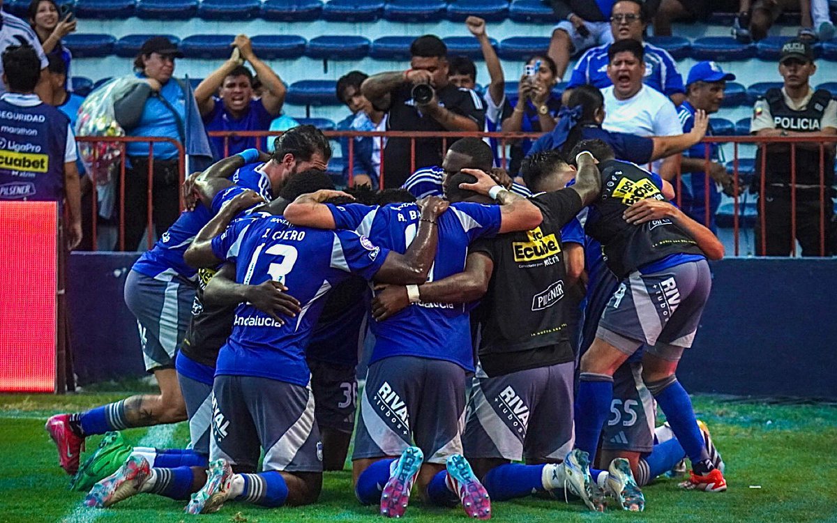#Emelec vuelve a la victoria después de mucho tiempo con más empuje que fútbol. Los cambios le resultaron a Nasuti pese a que todo era duda antes del gol de Cevallos. Victoria para respirar. Próximo examen: LDU. Cueva es determinante y figura. 

Los leo.
