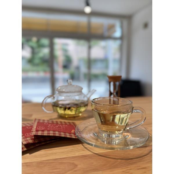 with_FUJI's tweet image. 毎日の食事に、ちょっといいお茶を🌿☕
富士宮やきそばに合う無農薬ハーブティー
「Chez Kaori」
烏龍茶×レモングラス×ジンジャーの爽やかブレンド✨
家族みんなで安心して飲める有機JAS認定🍀
すっきり後味で毎日の食事にぴったり🍽
furusato-fujinomiya.furusato-basic.com/goods/detail/2…
#富士宮グルメ #ふるさと納税…