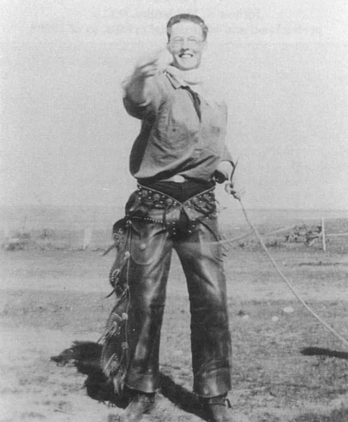 这是伊隆·马斯克 (Elon Musk) 的爷爷约书亚·霍尔德曼 (Joshua Haldeman)，出生于美国明尼苏达州。

附：唐纳德·川普的爷爷弗雷德里克·川普于 1869 年 3 月 14 日出生于德国卡尔施塔特，于 1885 年移民到美国。

有人调侃：马斯克比川普更加“美国人”一些。