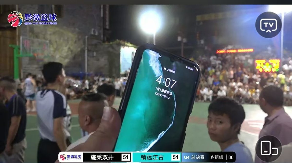 一份来自群众的纯粹的热爱！没见过凌晨四点洛杉矶还在打NBA的，但凌晨四点的“村BA”却还打加时赛👍