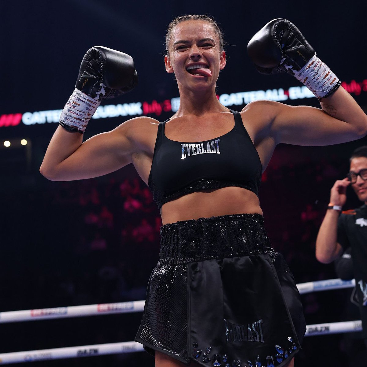 ✅ Back to her winning ways.

🇦🇺 Skye Nicolson needed just two rounds to stop Carla Gonzales. Will we see the best of her at junior featherweight?

#NicolsonGonzales