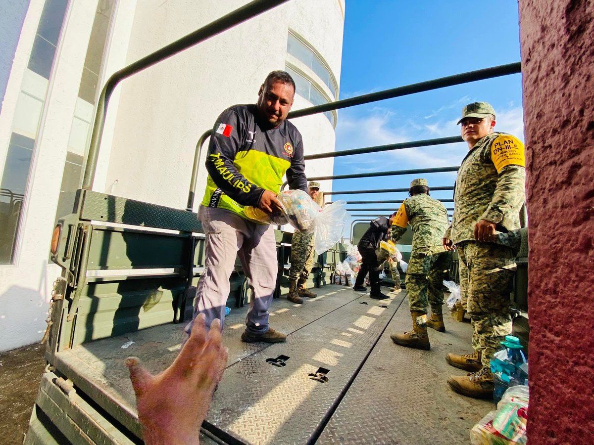 #Galería 🦺⛑️ Continúa la entrega de apoyos a los ejidos afectados en la zona Sur por la creciente del río Tamesí tras el paso de la Tormenta Tropical #Barry. 

#ProtecciónCivil #Tamaulipas 
#TodosSomosProteccionCivil