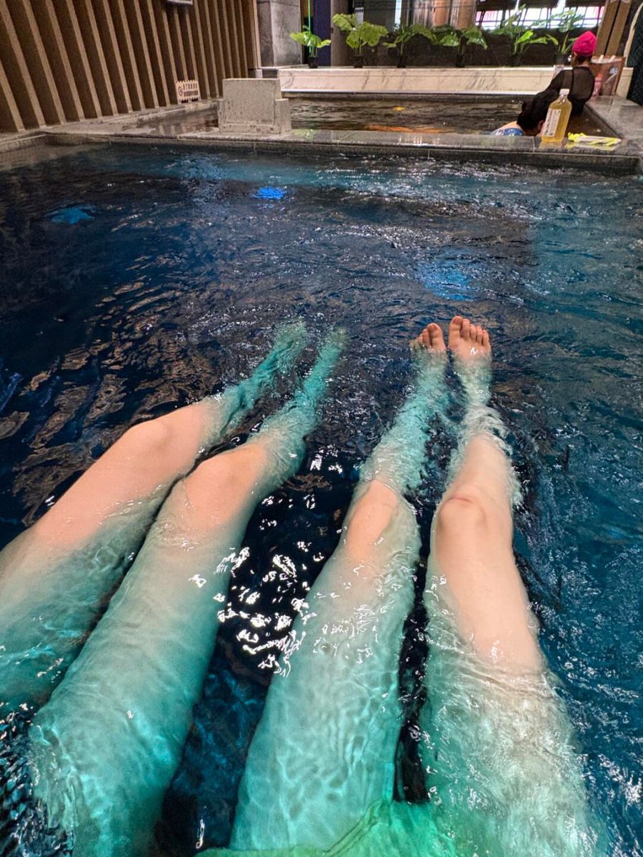 audrey_angel42's tweet image. #swimming #withfriend #swimmingpool #girl 🤍