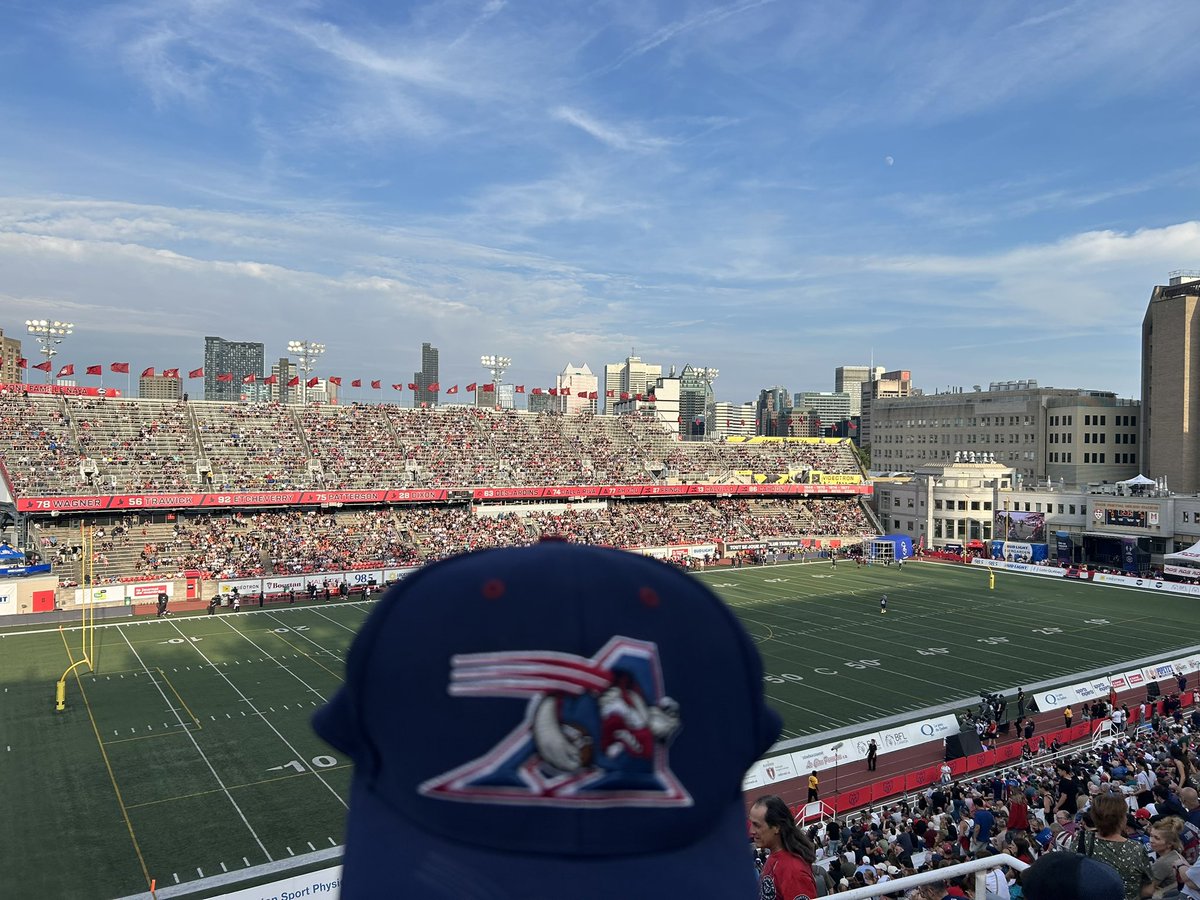 IanLafreniere's tweet image. Belle soirée père-fille aux @MTLAlouettes 🏈✨
Beaucoup d’ambiance à Montréal avec le football et le soccer @cfmontreal ⚽️🔥
Un arrêt chez Napolitana s’imposait avant le match🇮🇹🍝😂
GO ALS GO! 💪