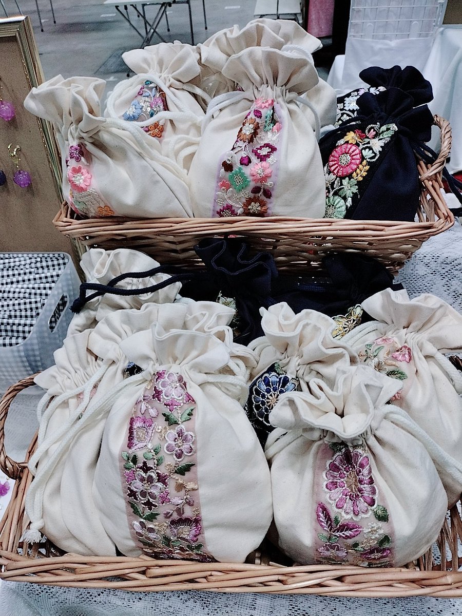 設営完了です〜！会場内エアコンはついておりますが外は暑いので皆さま熱中症にお気をつけください！
emayuiと大福 P-108にてお待ちしております！

 #デザフェス61