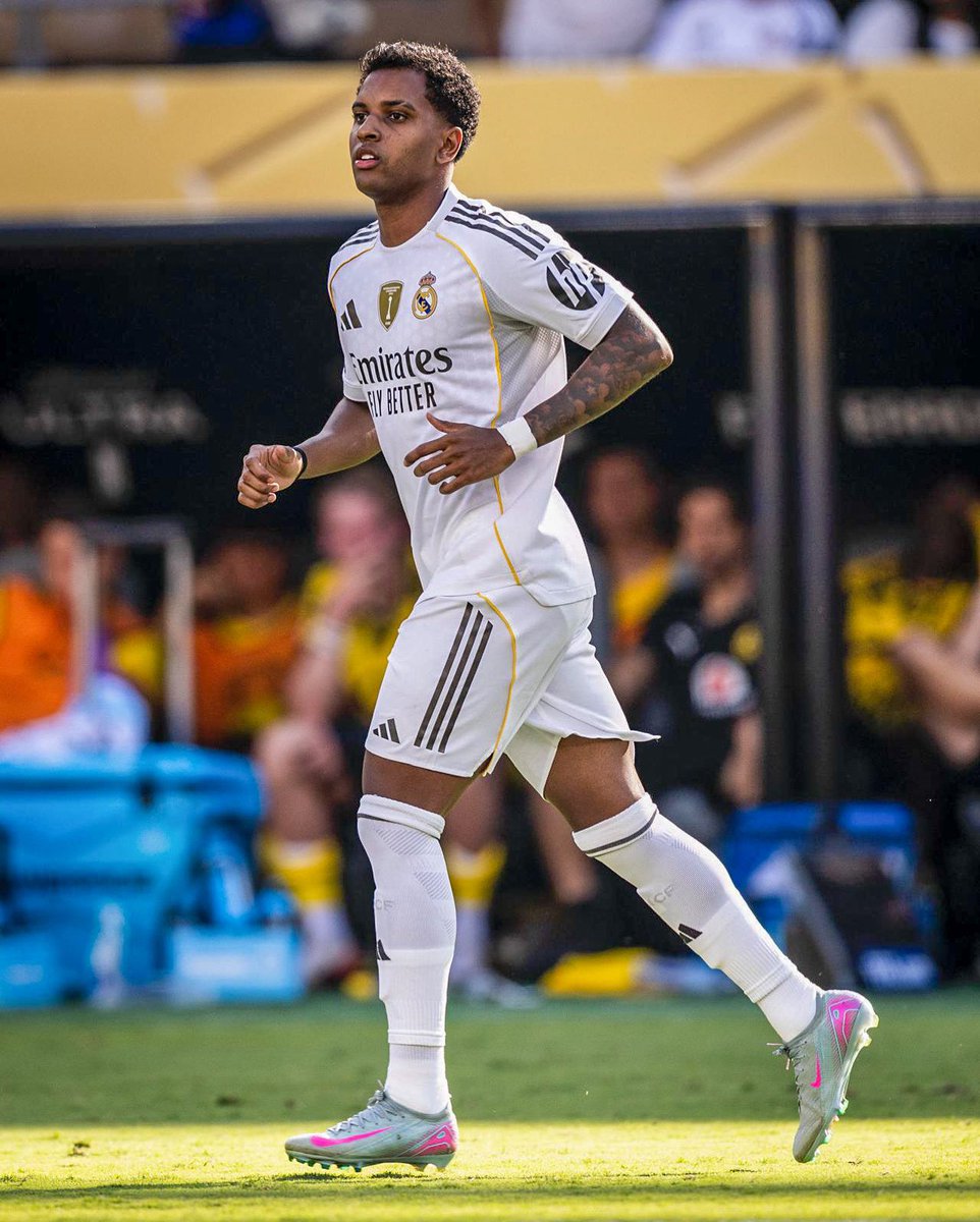 RodrygoGoes's tweet image. Estamos en semifinales de la Copa del Mundo. Quedan dos para nuestro objetivo 🙏🏾 HALA MADRID 🤍
