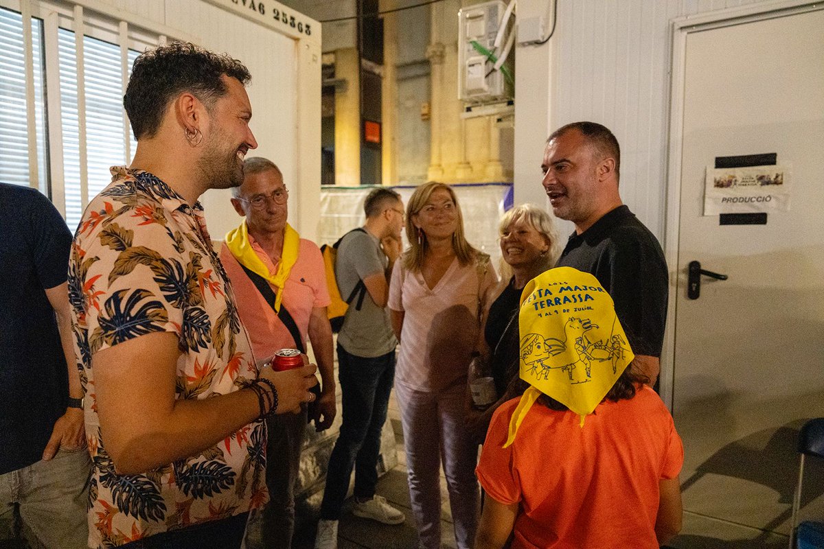 🎷 Aquesta nit, just abans de que comencés el concert <a href="/Selvatana_CO/">Cobla Orquestra Selvatana</a> , he pogut saludar al Miquel, un dels cantants de l'orquestra per desitjar-li moltíssima sort!

💪🏼 És tot un honor poder tenir a la ciutat a una de les millors orquestres del país per Festa Major!