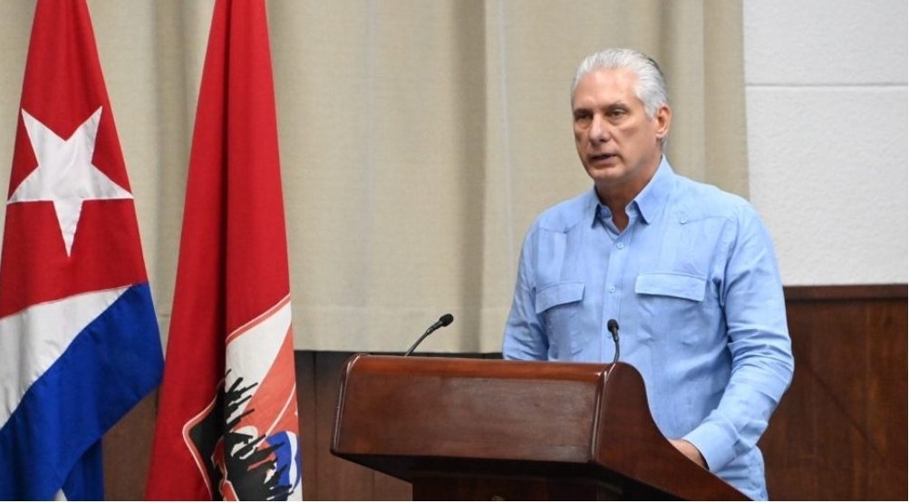 EduardoLopezL65's tweet photo. Un merecido reconocimiento al heroísmo del pueblo cubano, realizó  el Primer Secretario del CC del @PartidoPCC y Presidente de la República, @DiazCanelB, durante la clausura del #XPlenoCC 
#UnidosXCuba #CubaVencerá
#YoSigoAMiPresidente https://t.co/PxgfwFtAvp