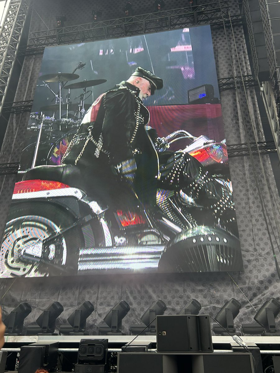 cisko_pike's tweet photo. Judas Priest tonight in Hanover, rob halford unreal! https://t.co/tc6OwEmVcm