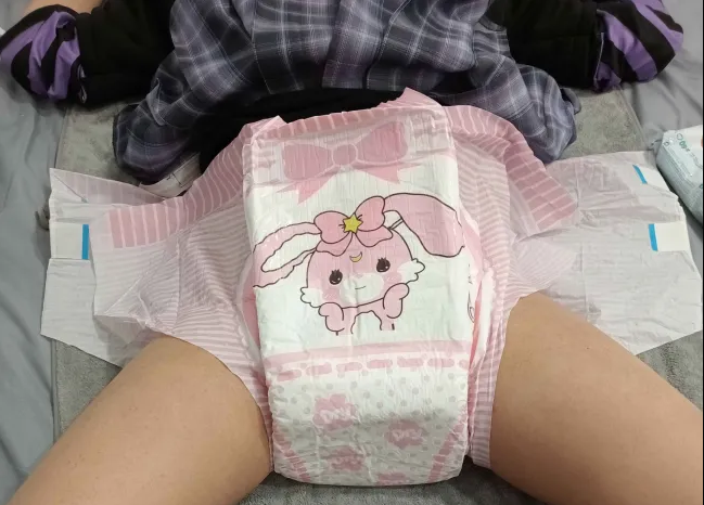 ついに自分の写真をポストすることに決めましたー おむつ交換中のお写真どうぞ！

I finally decided to post a pic of myself~ have a pic mid-diaper change!

#ABDL #abdlgirl #diapergirls #おむつ女子 #おむつ