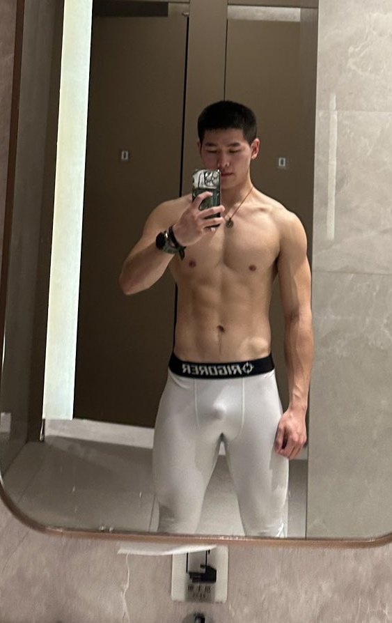 寒窗苦练无人晓，一朝带锁天下知……就等你来给我吃爽 吃干净😏