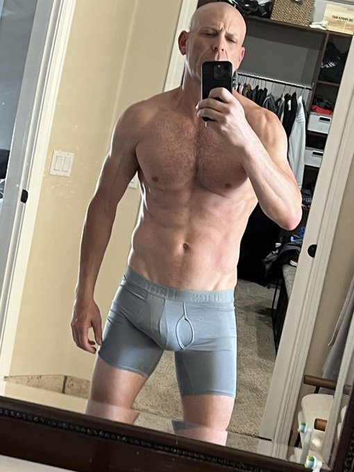 Watch Big C 😎's leaked NSFW photo on TwXstars